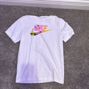 nike t shirt